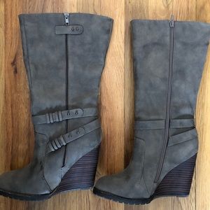 Wedge boots